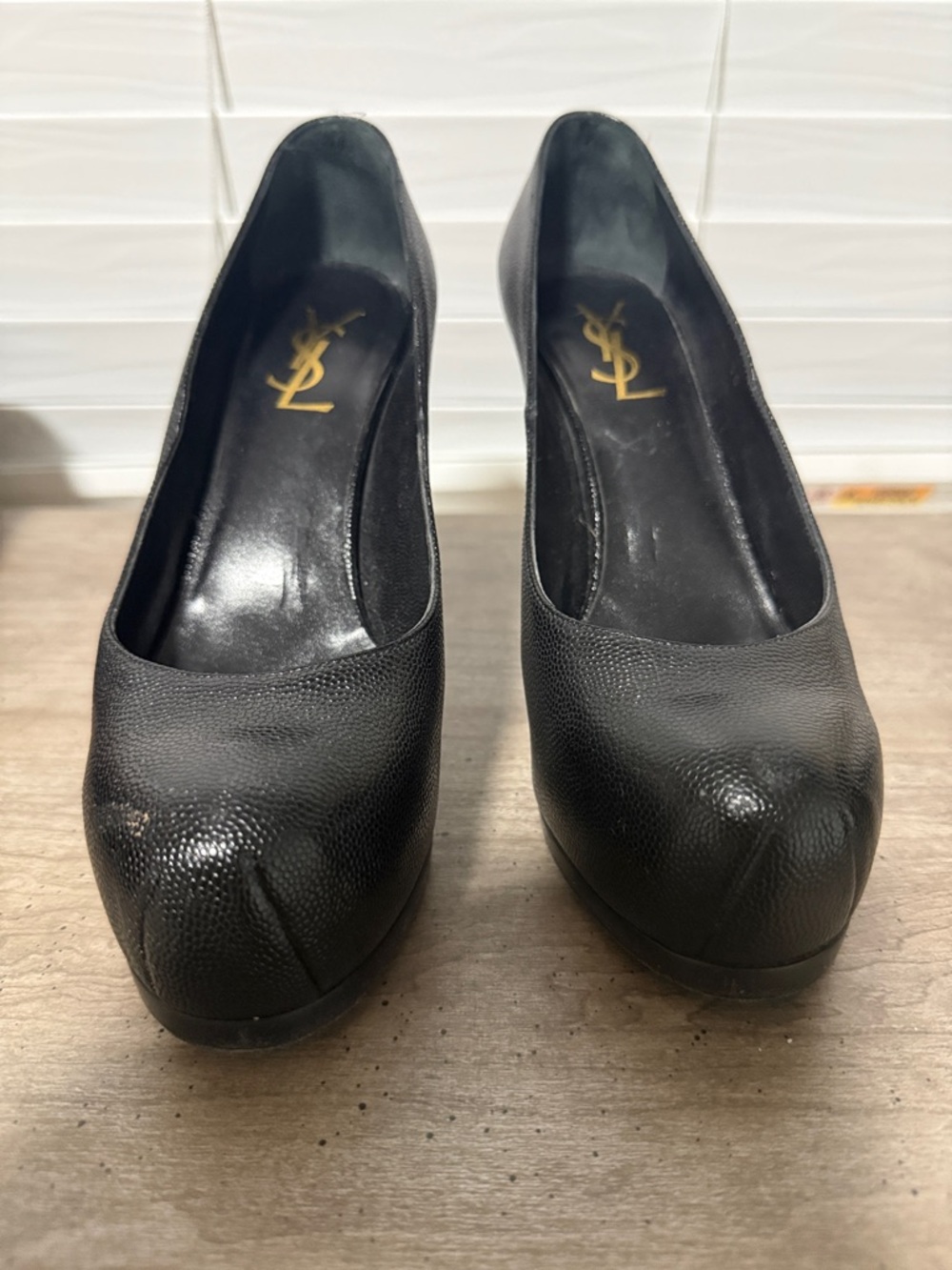 Saint Laurent Black Tribute Platform Leather Round-Toe Pumps. Size 36